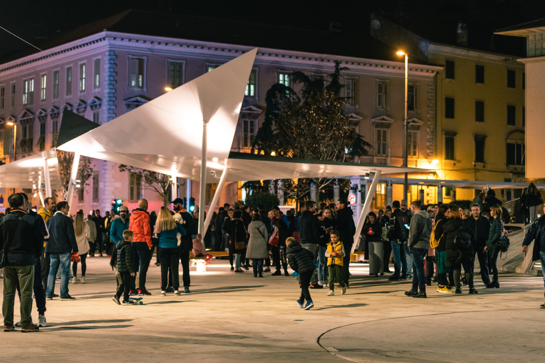 Šibenčani se peti dan zaredom ‘spontano okupili’ na Poljani, ‘spontano’ im se pridružili i bikeri
