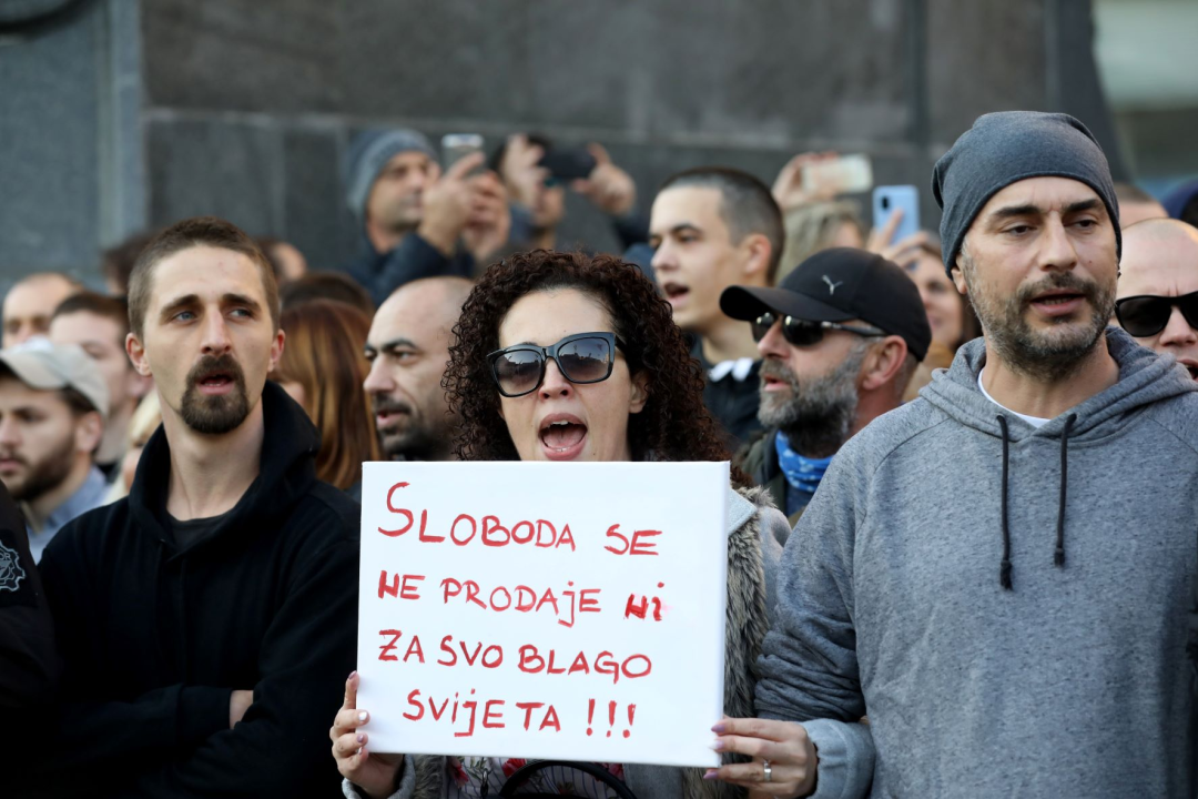 Završio prosvjed u Zagrebu: Pogledajte atmosferu u Zagrebu, okupljene i transparente koje su nosili