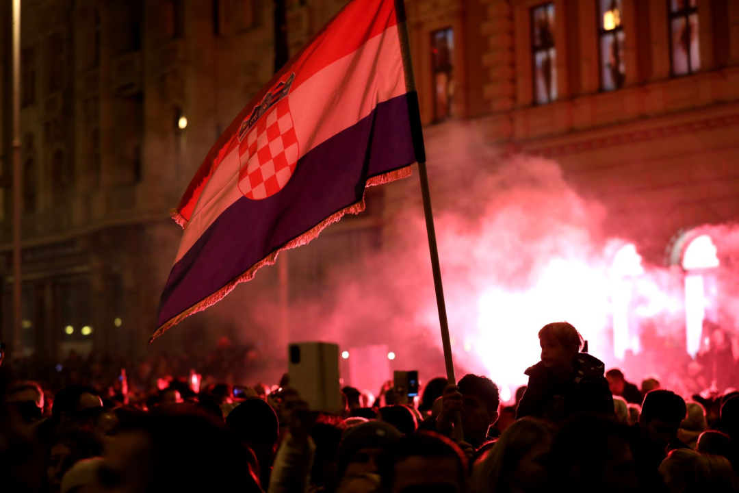 Završio prosvjed u Zagrebu: Pogledajte atmosferu u Zagrebu, okupljene i transparente koje su nosili