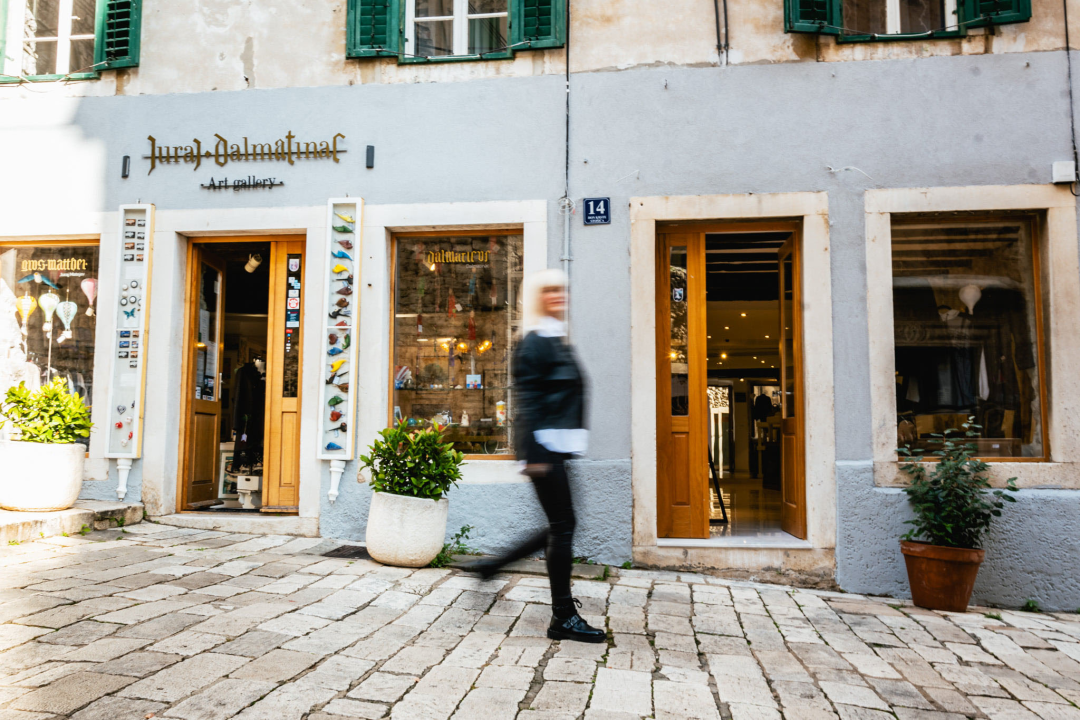 Crni petak u Galeriji Juraj Dalmatinac donosi popuste od 20 posto i posebnu akciju na Berbera i Stipicu!