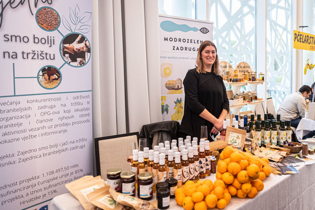 U Amadria parku otvoren Mediteranski sajam: Marijana Petir zaplesala linđo, a poseban hit je štand sa sirom Mercedes   