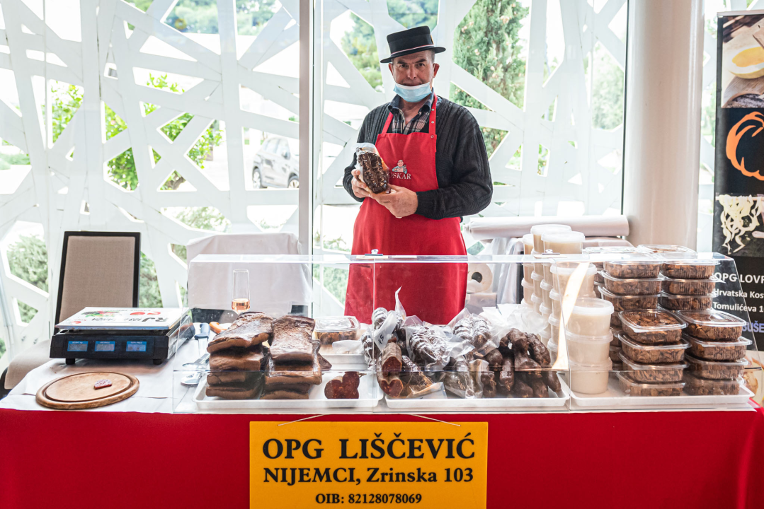 U Amadria parku otvoren Mediteranski sajam: Marijana Petir zaplesala linđo, a poseban hit je štand sa sirom Mercedes   