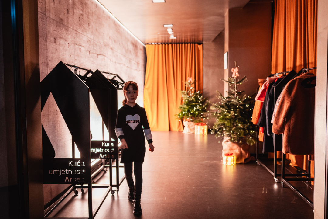 Tko je danas Robin Hood? Predstava u Arsenu razveselila mlade Šibenčane