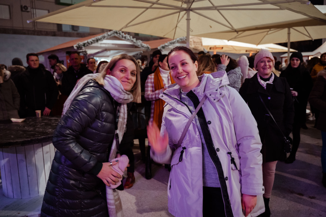 Giuliano i Diktatori zagrijali i rasplesali Kninjane drugog dana Adventa: Pogledajte kako je bilo