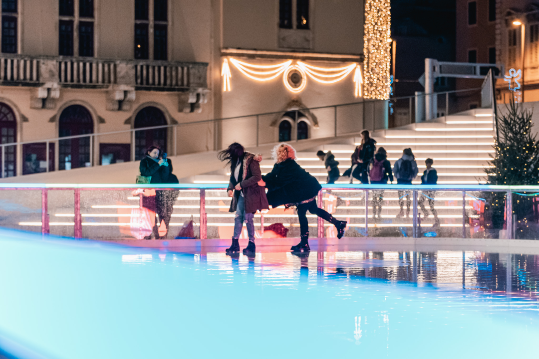 Kralj prvih plesova svojim baladama ugrijao srca Adventurista u Parkiću