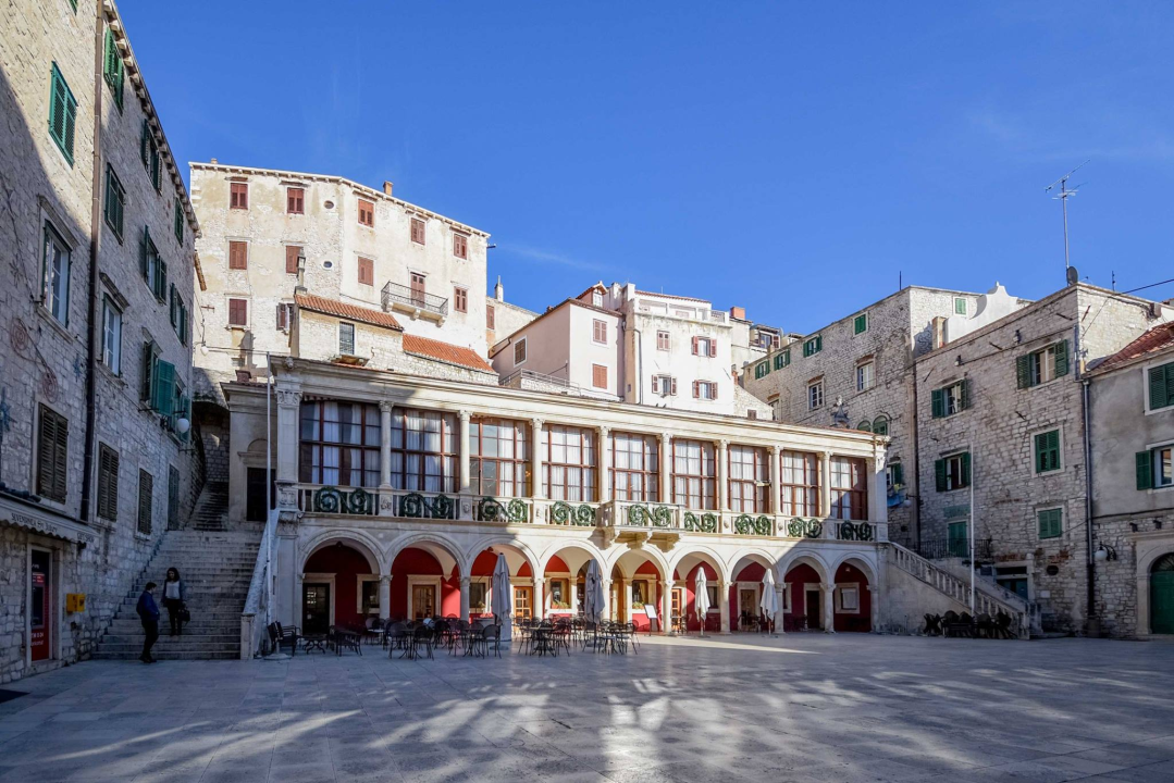 Na svetu Lucu šibenska Gradska vijećnica potpuno je srušena u Drugom svjetskom ratu 