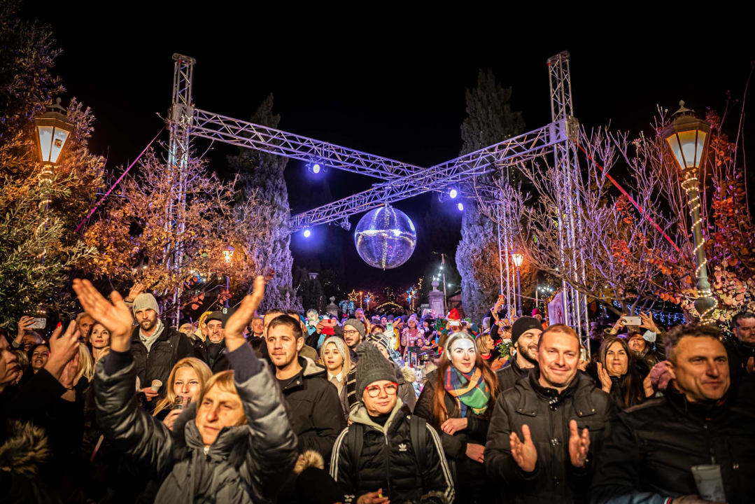 'Grandece od cukra', predvođene popularnom Duki, ispekle najbolje fritule na Frituladi u đardinu 