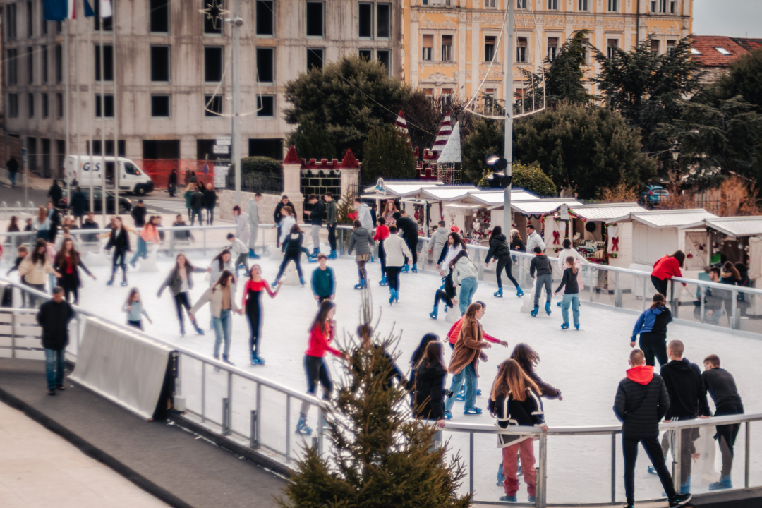 Vitićevo klizalište postalo omiljena jutarnja zabava šibenskih učenika