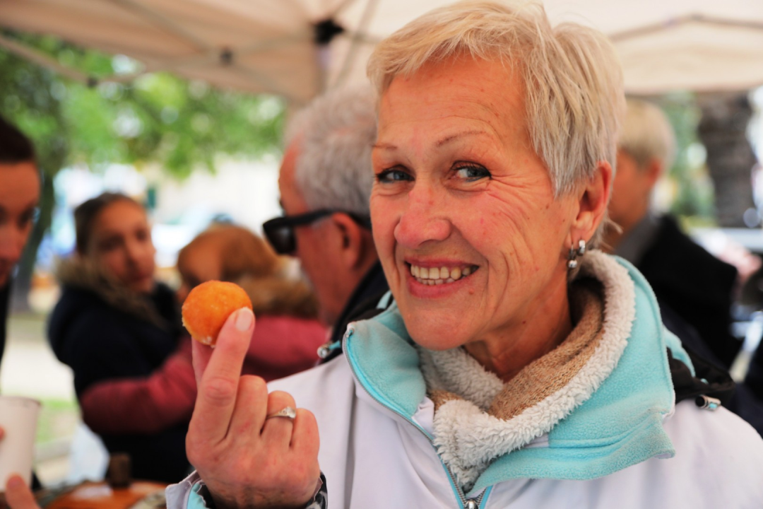 Pijat bakalara, čaša vina i muzika uživo: Pogledajte kako je danas bilo u parku na vodičkoj Poljani 