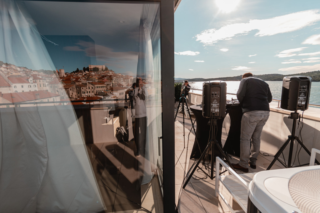 Fikcio Monger, SuggaDaddy i Bakula odličnom glazbom i nestvarnim kadrovima Šibeniku čestitali 955. rođendan!