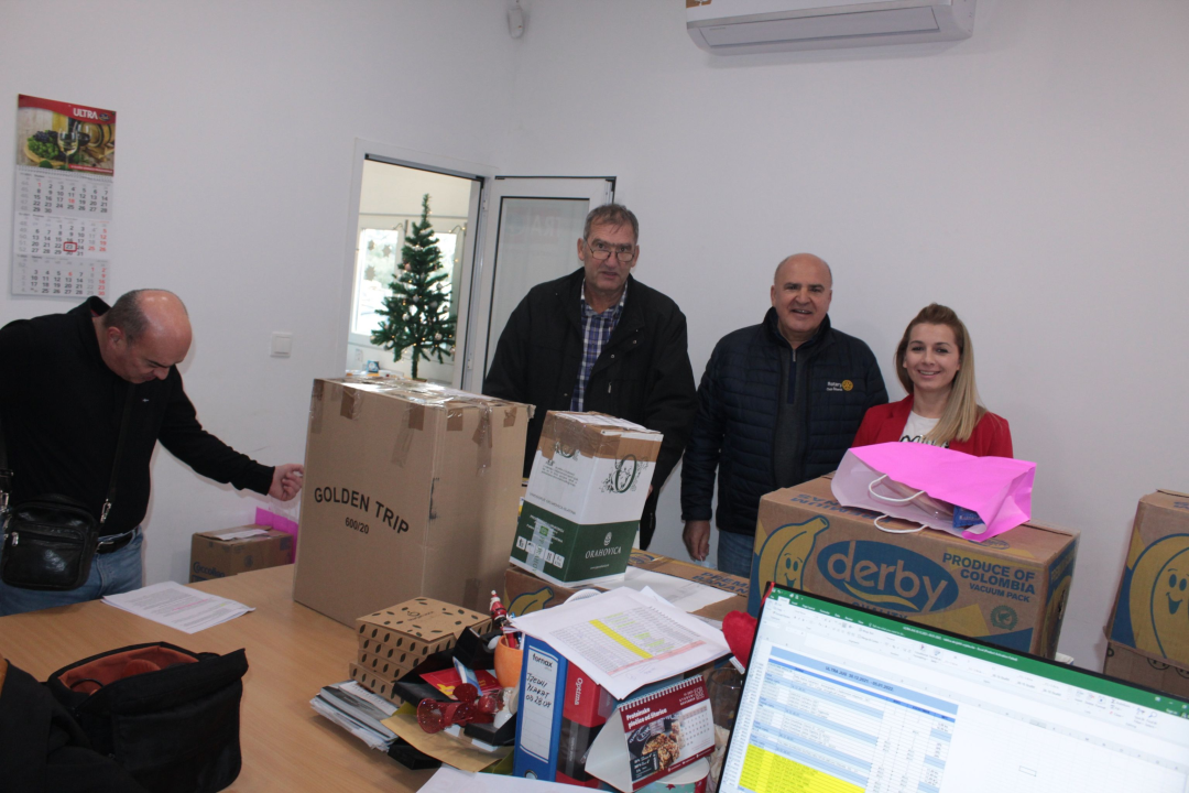 Božićni most Rotary kluba Šibenik: Prikupili pomoć za 15 socijalno najugroženijih obitelji