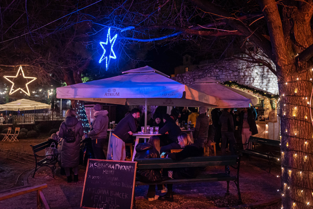 Teke Yeke okupili su se iz dosade, ali u đardinu su bili poprilično zabavni