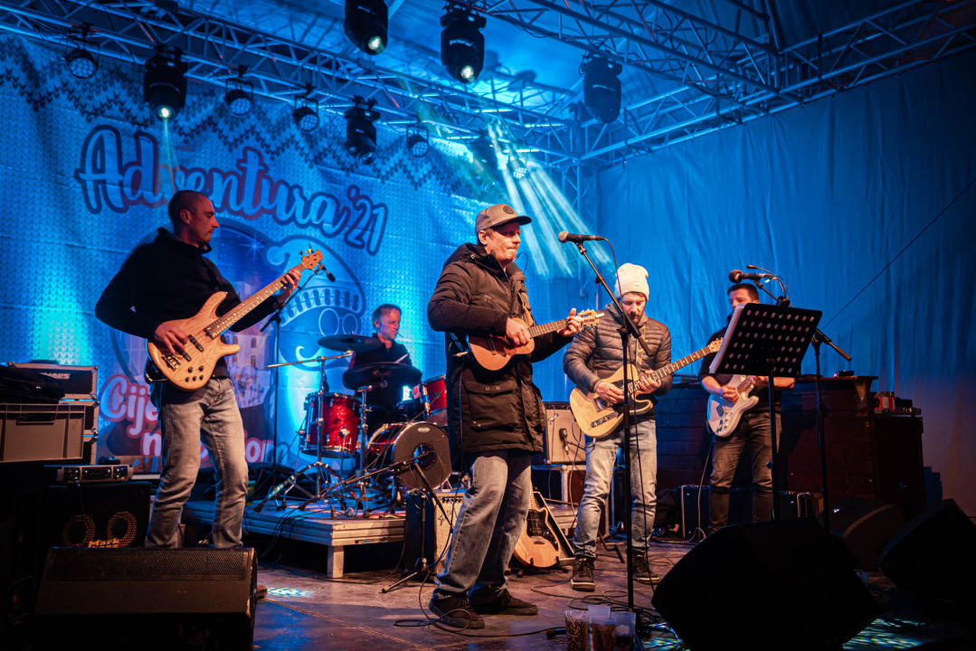 Teke Yeke okupili su se iz dosade, ali u đardinu su bili poprilično zabavni