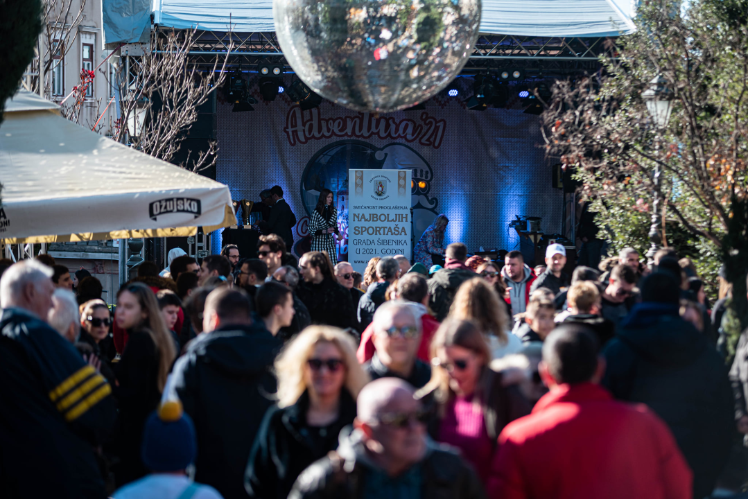 Vaterpolisti Solarisa i košarkašice Šibenika u ekipnoj, a Toni Slavica i Nives Radić u pojedinačnoj konkurenciji 