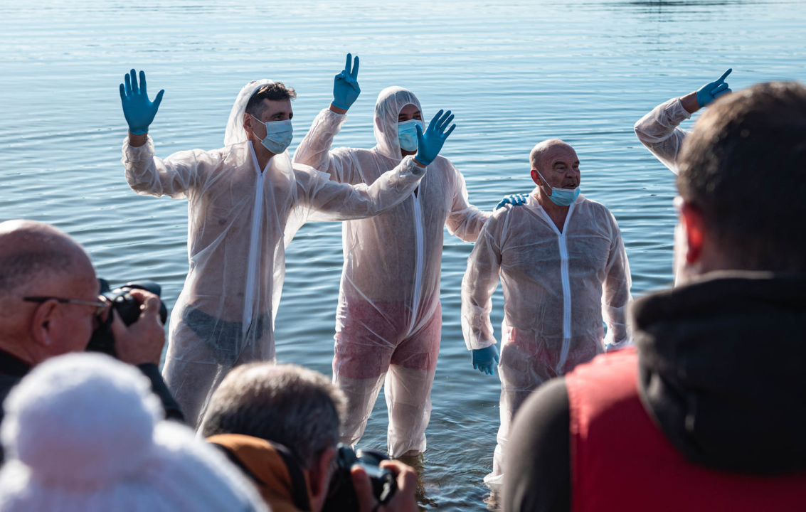 Odvažnih 12 okupalo se na Banju u podne na samu Novu godinu: 'Ovo nije hladna voda'