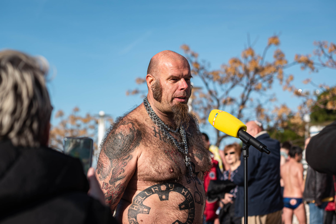 Odvažnih 12 okupalo se na Banju u podne na samu Novu godinu: 'Ovo nije hladna voda'