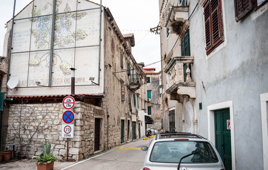 Što se sve raspada u staroj gradskoj jezgri Šibenika: Komunalci su snimili šest kritičnih točaka, u stvarnosti ih ima puno više