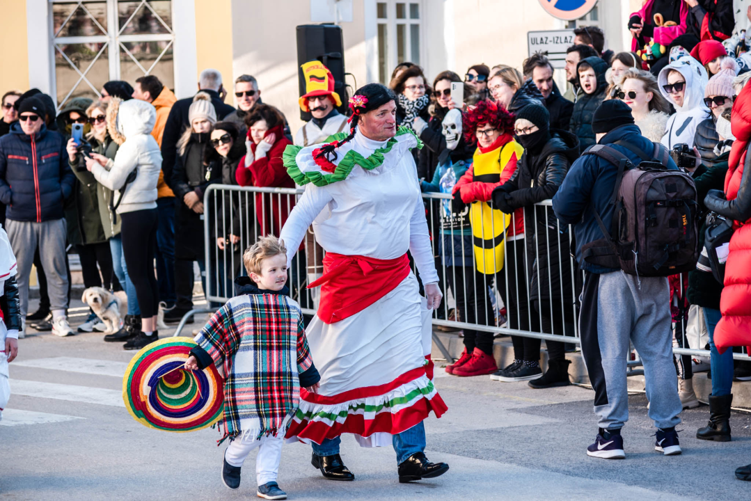Bake opet napravile ludilo uz ‘Masturbatore s Murtera’, ‘Benkovački sajam’, liječnike i janjetinu