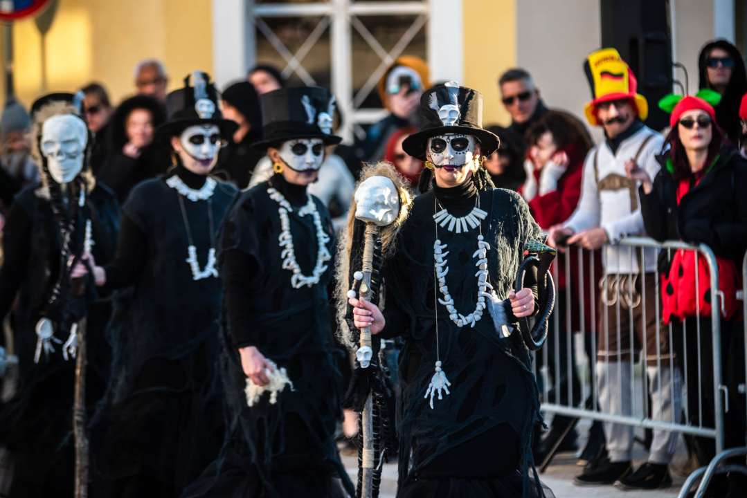 Bake opet napravile ludilo uz ‘Masturbatore s Murtera’, ‘Benkovački sajam’, liječnike i janjetinu