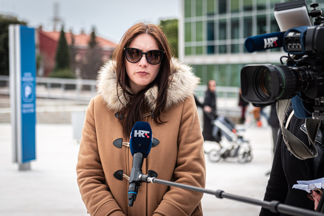 Ukrajinske obitelji podržale skup na šibenskoj Poljani: 'Želim ponovno biti s rodbinom, ali ne vidim da će Putin lako odustati' 