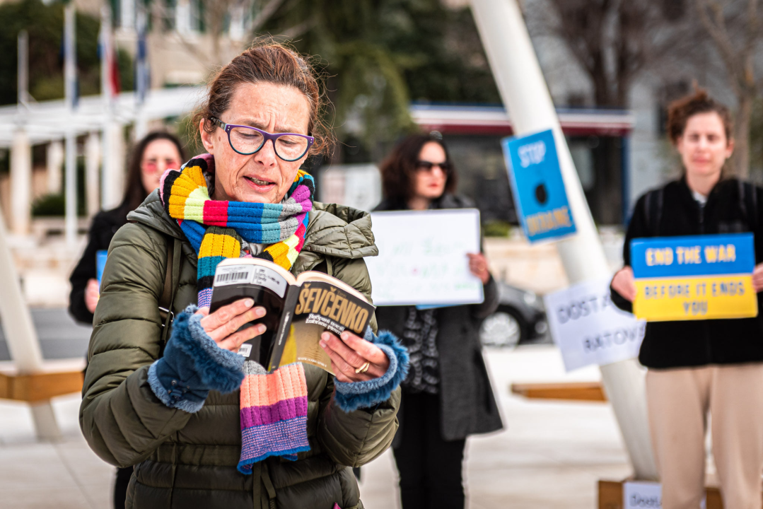 Ukrajinske obitelji podržale skup na šibenskoj Poljani: 'Želim ponovno biti s rodbinom, ali ne vidim da će Putin lako odustati' 