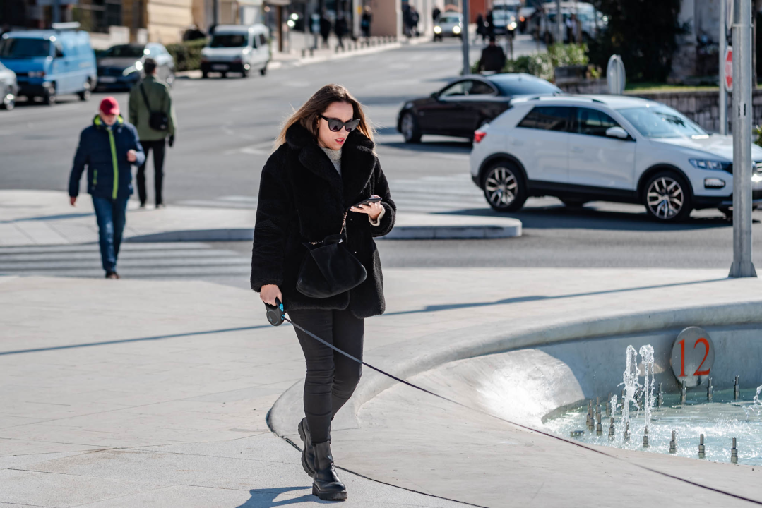 Šibenskim ulicama ovih dana vladaju urbane kombinacije začinjene sunčanim naočalama: Evo koje smo izdvojili   