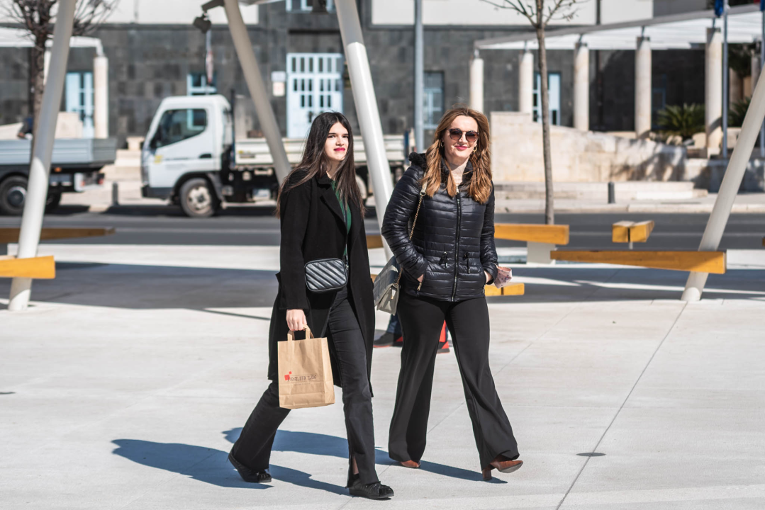 Šibenskim ulicama ovih dana vladaju urbane kombinacije začinjene sunčanim naočalama: Evo koje smo izdvojili   