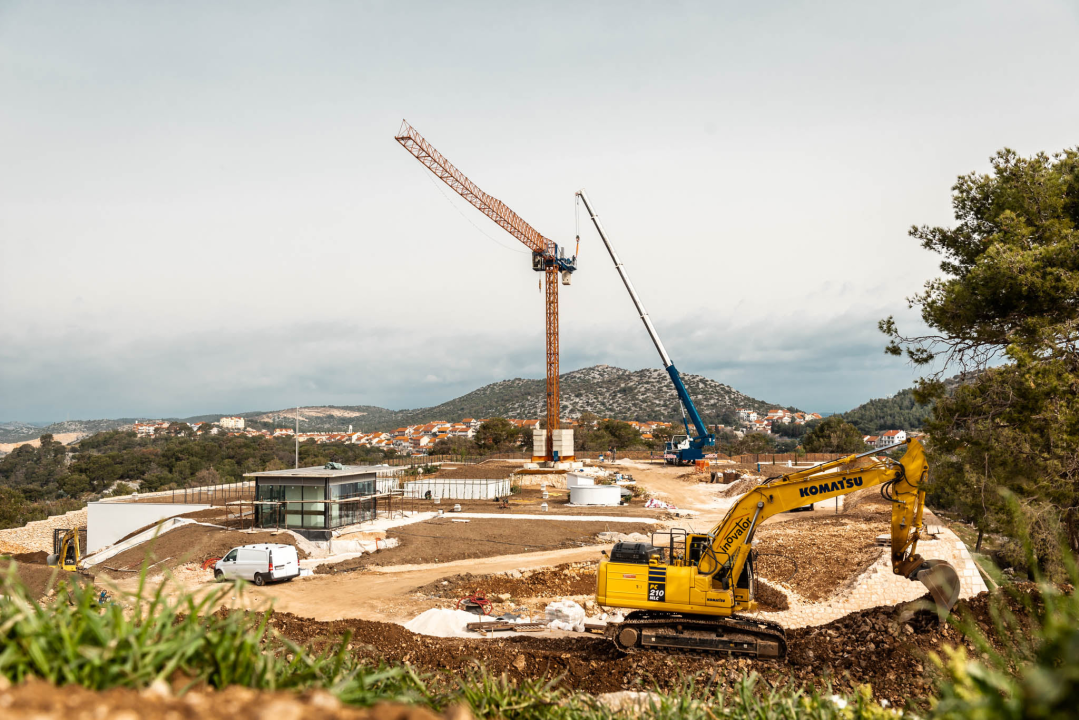 Sv. Ivan u niskom startu: Sređuju se zelene površine, stiže namještaj za dvorane, a uređenje parkinga će pričekati 