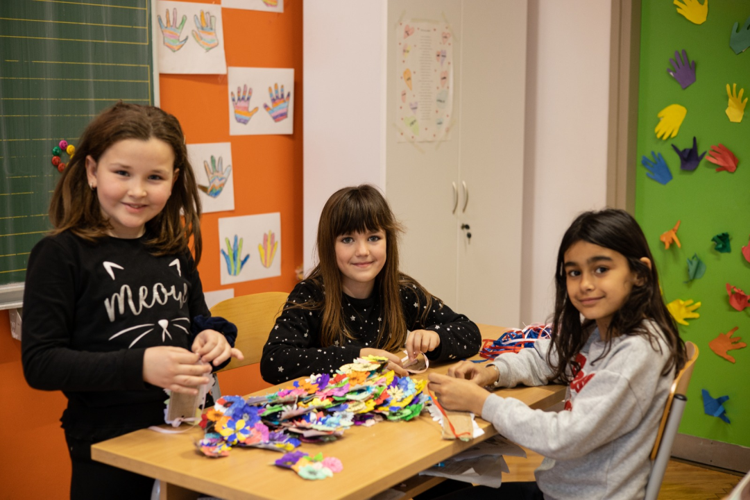 Učenici OŠ Juraj Dalmatinac prikupljaju donacije za Ukrajinu: 'Nadamo se da će ova kutija biti puna do vrha'