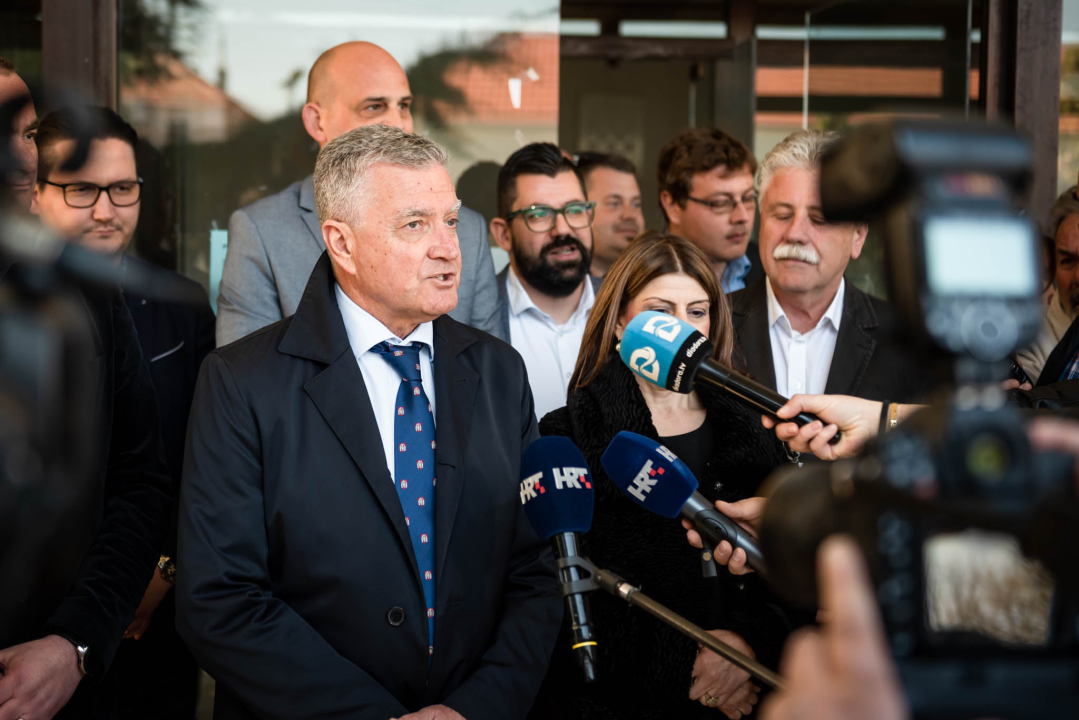 Prilično loša predstava na sjednici Županijske skupštine u drniškom kinu: Bilo je i kokica 