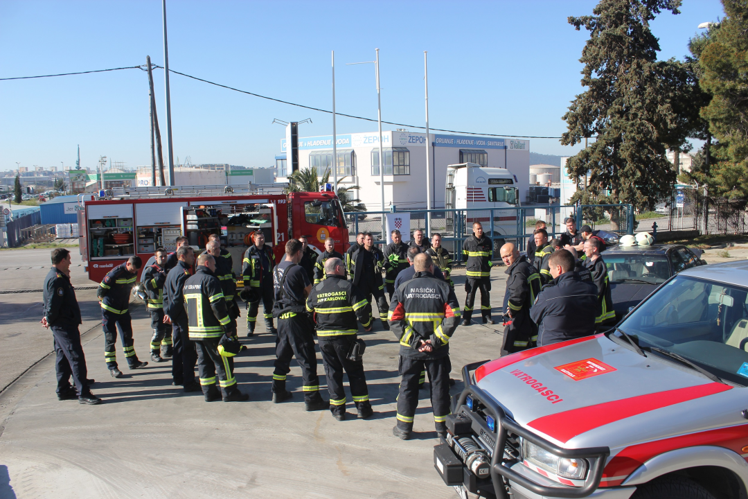 Vatrogasci u podizanju pripravnosti i svijesti u području prometne sigurnosti: Vježba u Kaštelima