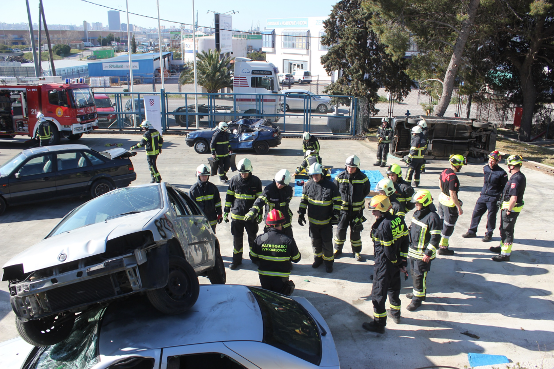 Vatrogasci u podizanju pripravnosti i svijesti u području prometne sigurnosti: Vježba u Kaštelima