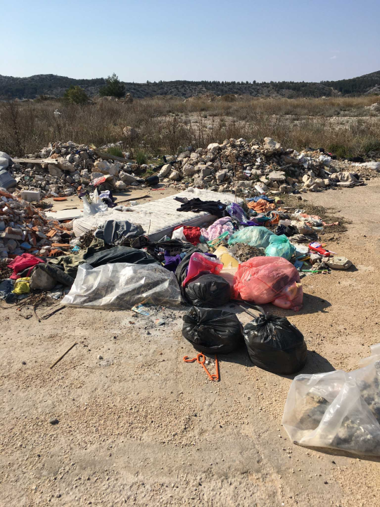 Stara rasvjeta s rive završila na TEF-u okružena tonama građevinskog i drugog otpada!