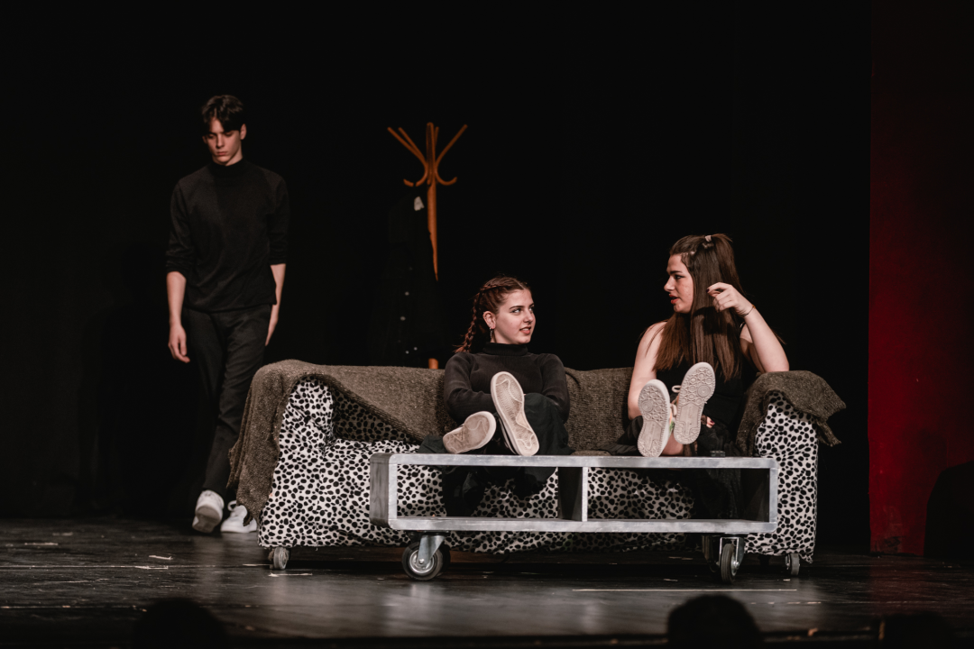 Smijeh i suze za Luku Škarića koji je iz publike gledao prijatelje kako mu ‘Mojom pričom’ skupljaju novac za operaciju