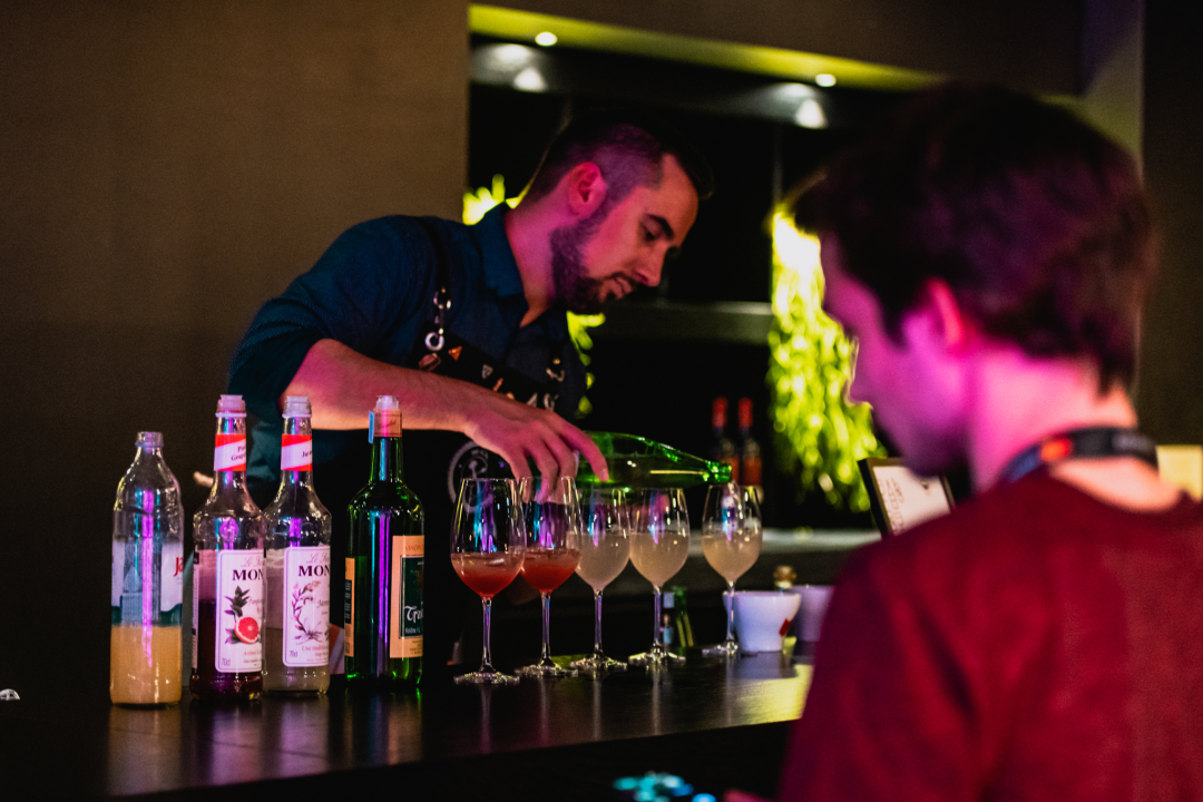 Spektakularne slike na pozornici Arsena: 'Boginja gitare' Kaki King u Šibeniku doslovno obojala zvuk!