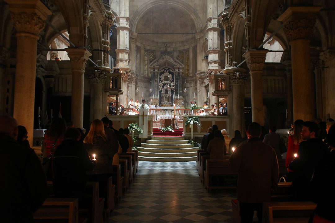 Vazmeno bdijenje u katedrali svetog Jakova: 'Božji darovi nisu privremeni, nisu prolazni'