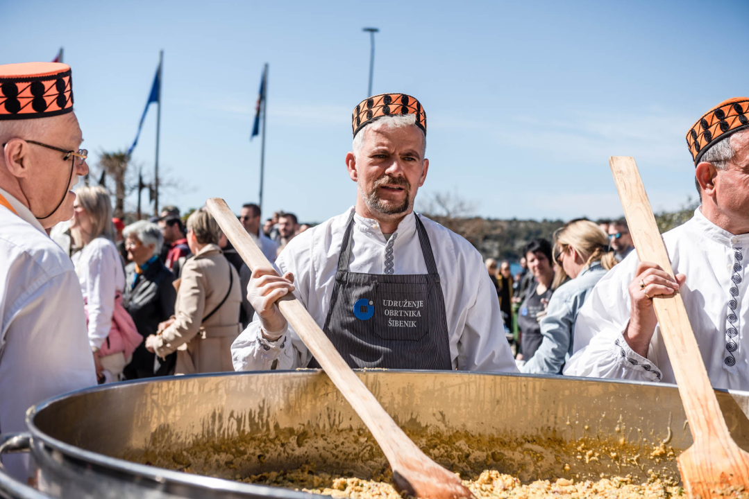 Uskršnji doručak pred Županijom označio početak turističke sezone: 'Očekujemo više ljudi nego rekordne 2019. godine'