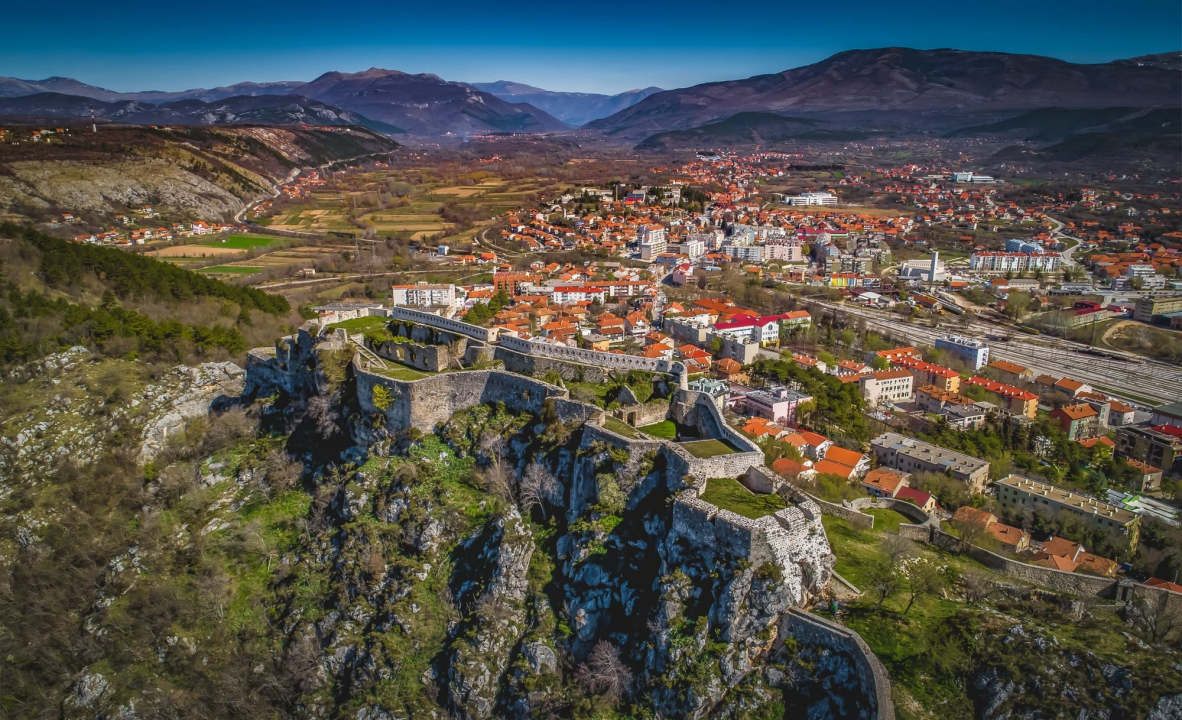 Na Kninskoj tvrđavi Praznik rada slave dan ranije: Posjetitelje očekuju srdele, storytelling ture i vrijedne nagrade!