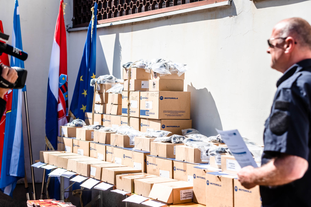 Županijski vatrogasci dobili moderne komunikacijske uređaje, a uskoro stiže i vozilo s IT opremom