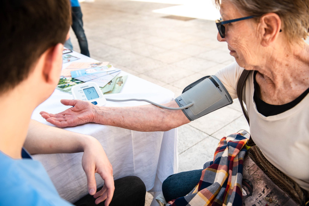 Učenici Medicinske škole Šibenčanima mjerili tlak i šećer