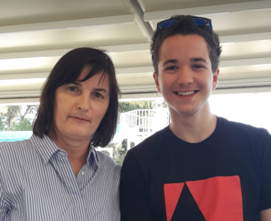 Lovre je učenik Tehničke škole koji svira saksofon i 'rastura' engleski jezik na natjecanjima