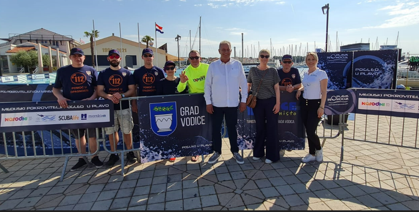 U eko-akciji očišćen Mali porat i lukobran u Vodicama 