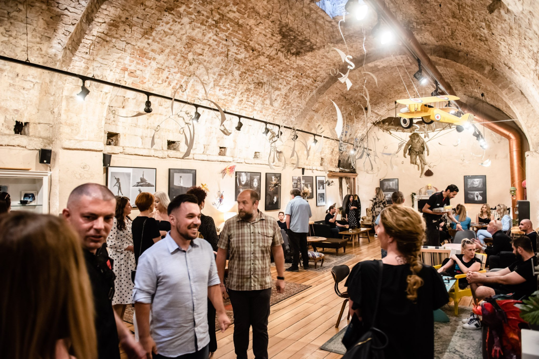 U Azimutu otvorena izložba fotografija Ante Šimića: 'Osjećaje žena je teško prikazati, one su prepune emocija'