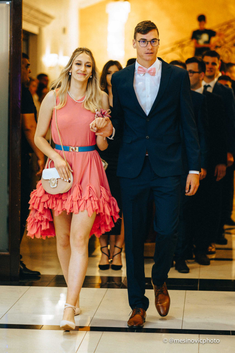 Pogledajte kako su zablistali učenici Industrijsko-obrtničke škole na svom maturalnom plesu (2. dio)