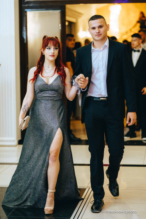 Pogledajte kako su zablistali učenici Industrijsko-obrtničke škole na svom maturalnom plesu (2. dio)