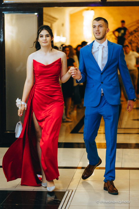 Pogledajte kako su zablistali učenici Industrijsko-obrtničke škole na svom maturalnom plesu (2. dio)