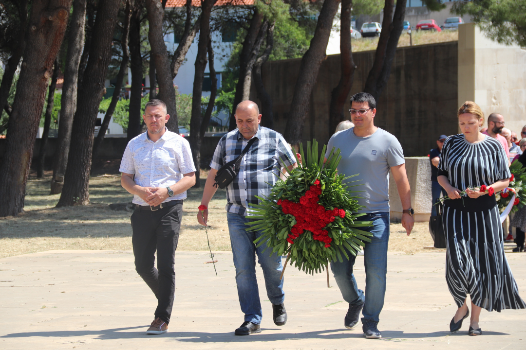 Prošlo je 80 godina od strijeljanja Rade Končara i drugova: U spomen parku položeni vijenci