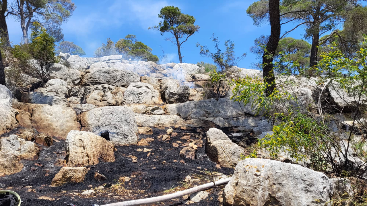 Požar ispod sv. Ivana izazvale četiri signalne rakete: Izgorjela 2,5 hektara
