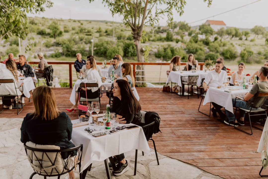 Konoba Campanelo otvorila je terasu s najljepšim pogledom uz gostovanje Melkiora Bašića!