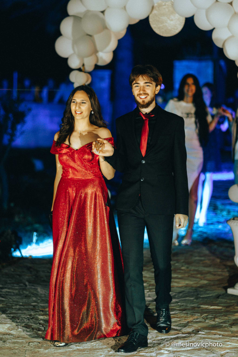 Maturanti Turističko-ugostiteljske škole u glamuroznim izdanjima proslavili kraj srednje škole! (2. dio)